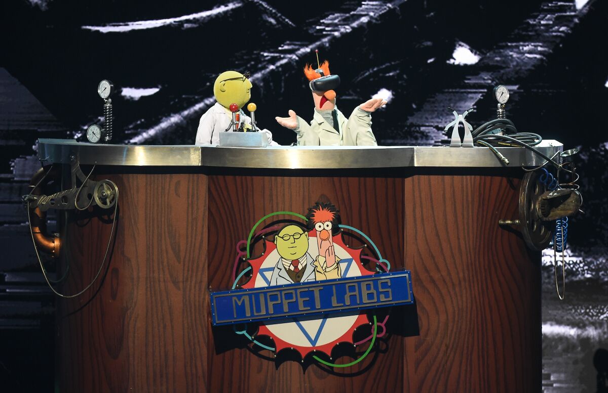"Untitled Beaker Game"? It's not a reality ... yet. But the Muppet characters appeared in downtown Los Angeles at the Game Awards, paying homage to this year's hit "Untitled Goose Game."