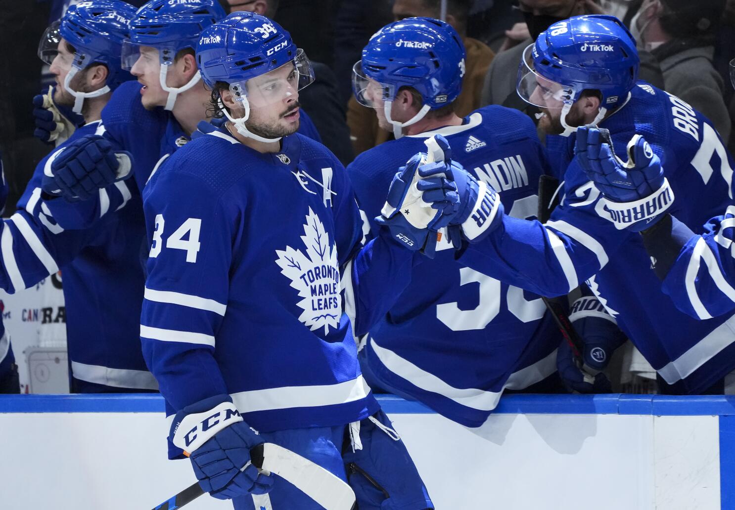 Marner hits 23 games in point streak as Maple Leafs crush Ducks