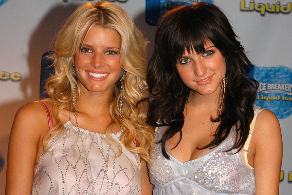 Sisters Jessica and Ashlee Simpson.