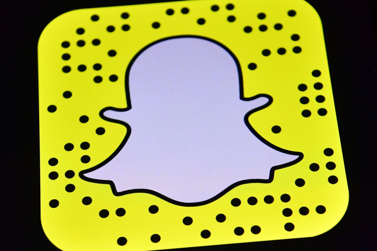 Snapchat has hired White House aide Rachel Racusen as its new director of communications.