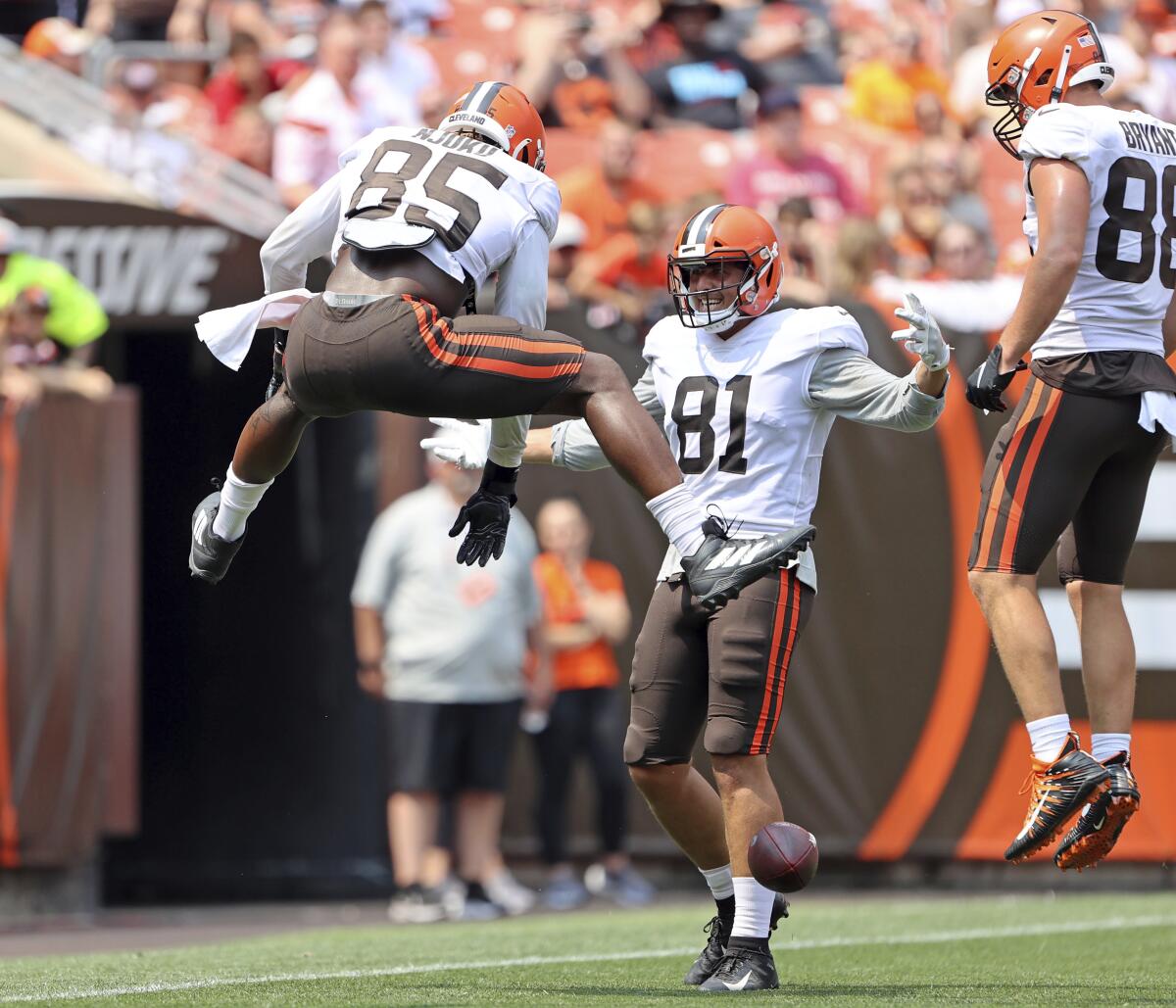 Browns' Njoku happy with role, wants to stay in Cleveland - The