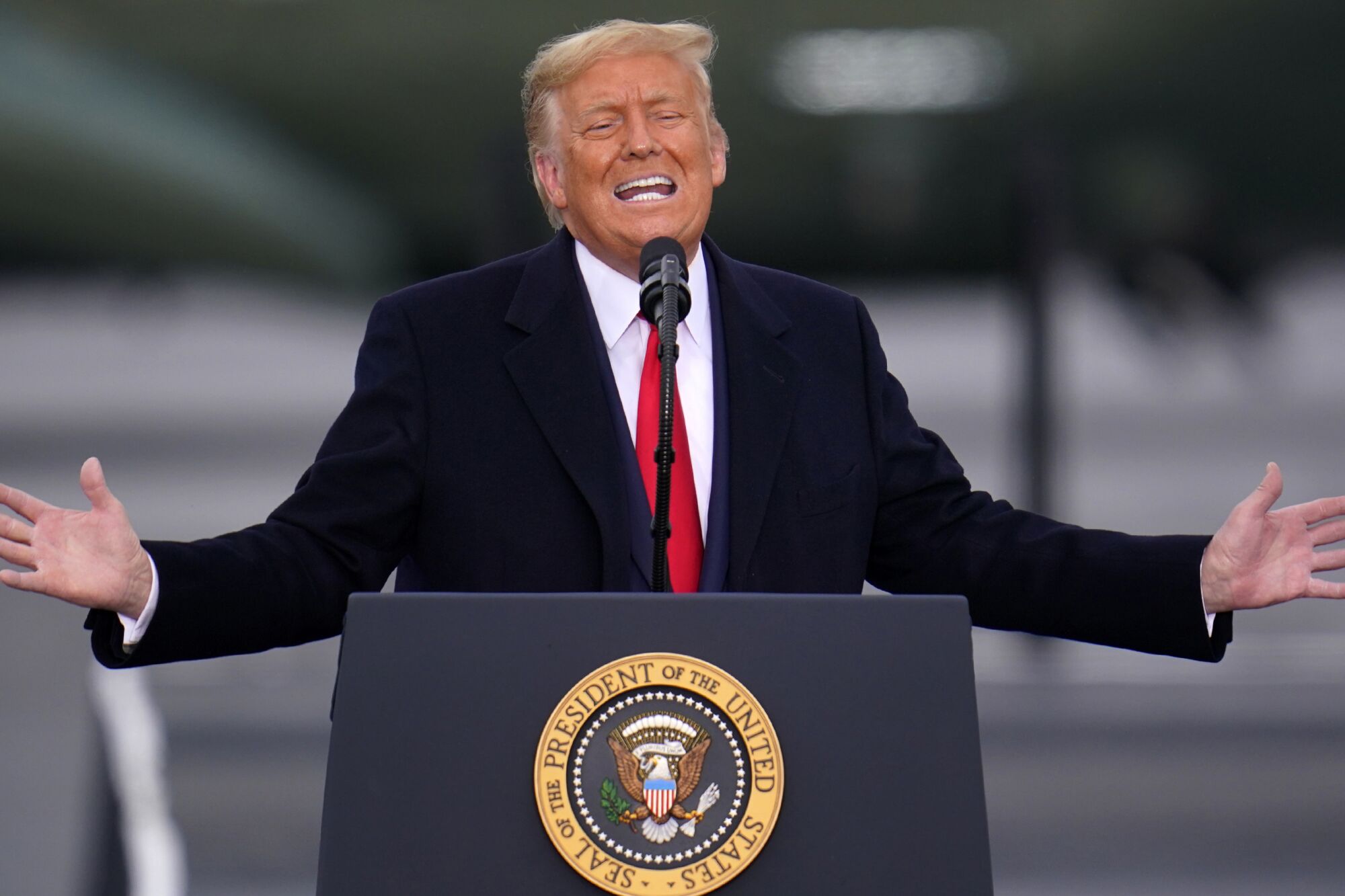 ?url=https%3A%2F%2Fcalifornia-times-brightspot.s3.amazonaws.com%2F65%2F9a%2F951230814633a1815937e7a20a02%2Fap20300772914492a.jpg&profile=RESIZE_400x