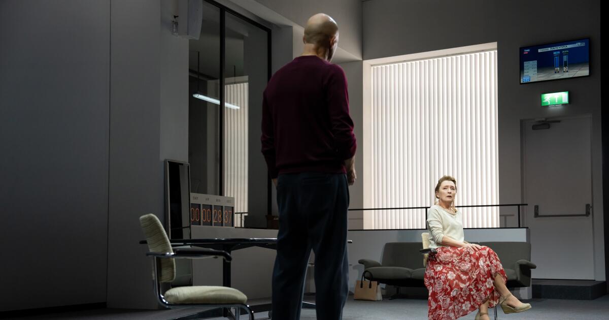 ‘Oedipus’ evaluation: Mark Sturdy and Lesley Manville star on Broadway ‘Oedipus’ evaluation: Mark Sturdy and Lesley Manville star on Broadway
