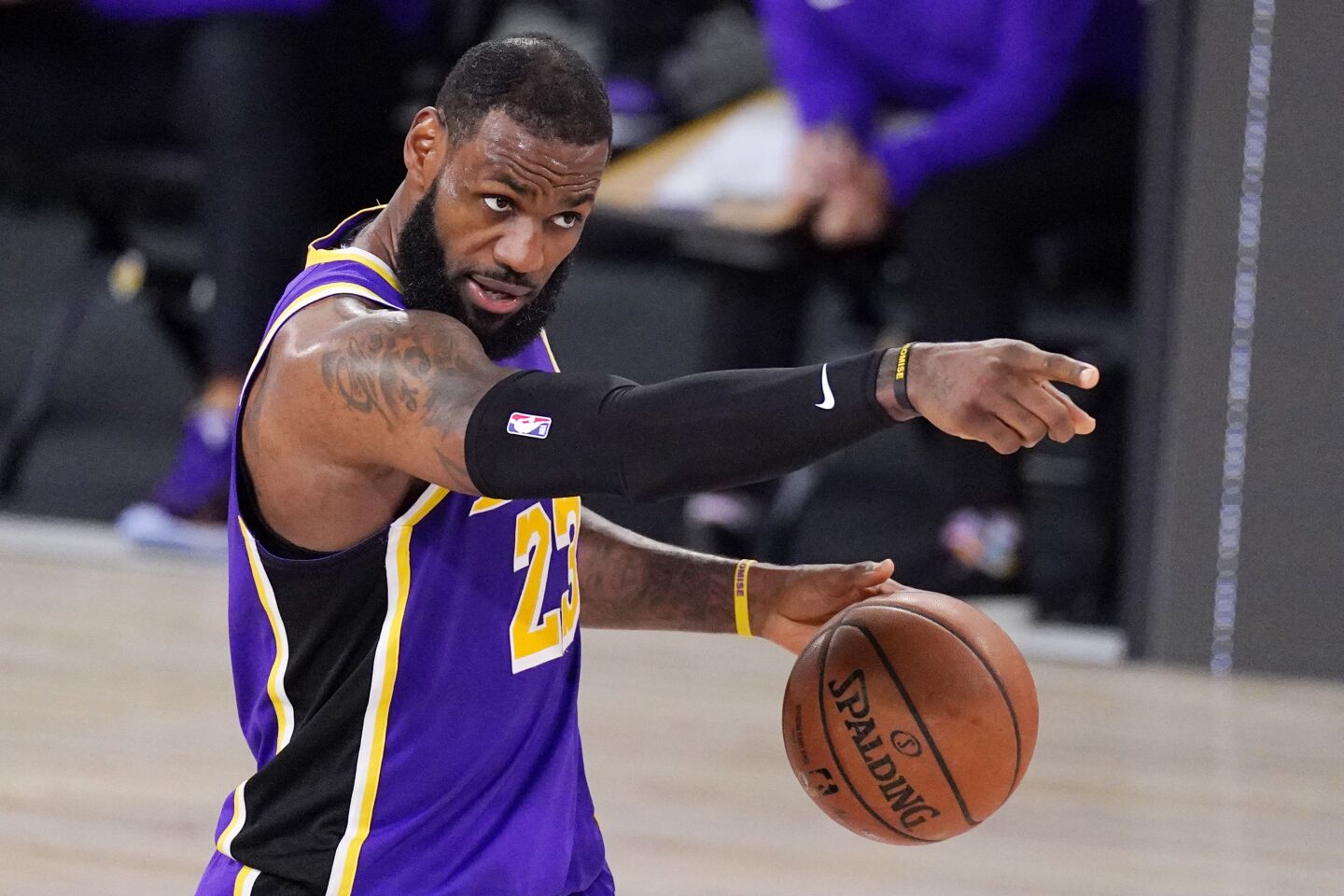 Los Angeles Lakers' LeBron James sets up a play during the second half of Saturday's game.