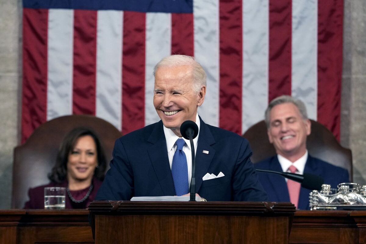 El presidente estadounidense Joe Biden pronuncia su discurso del Estado de la Unión en el Capitolio