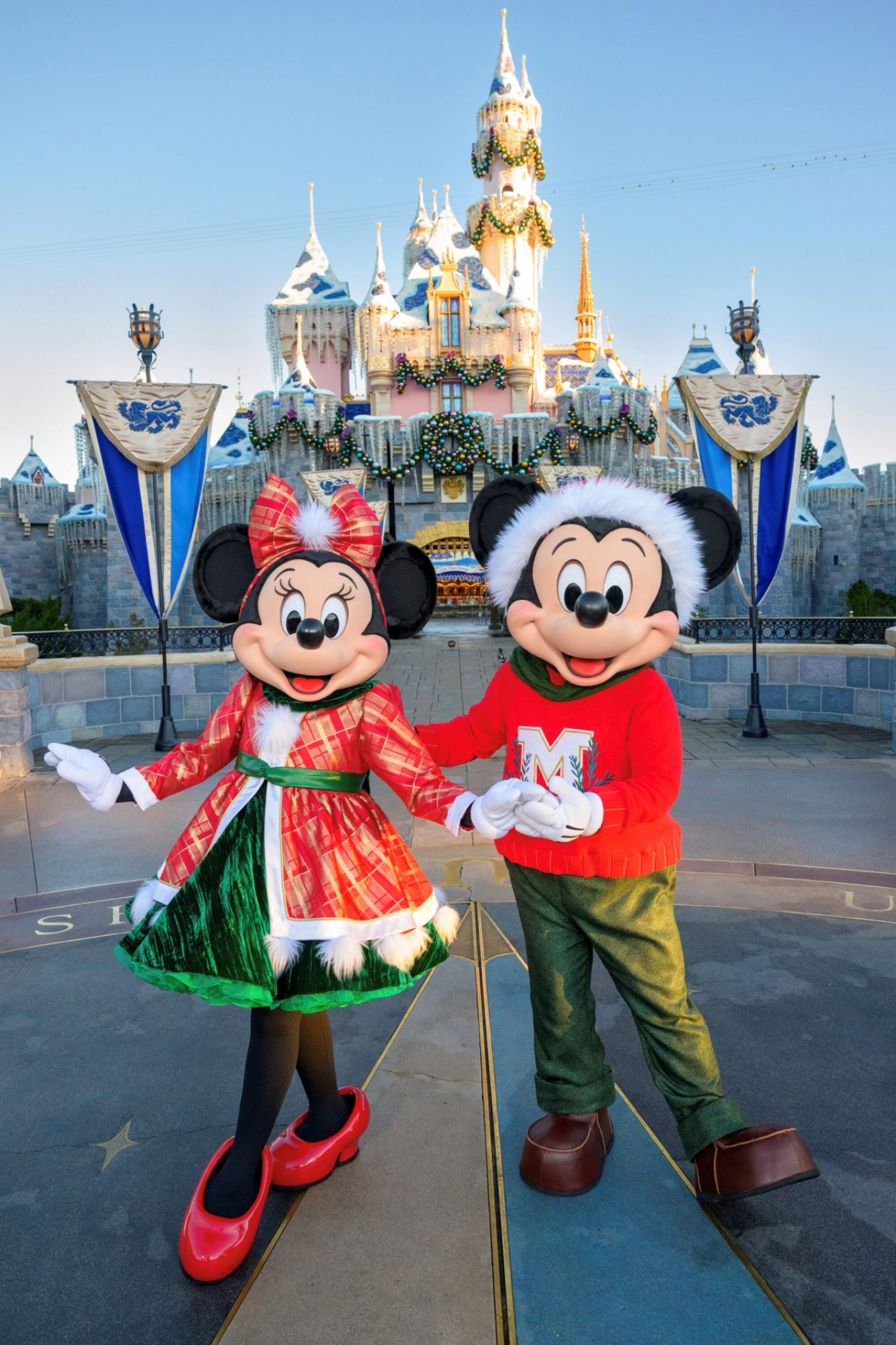 Mickey Y Minnie encabezan las celebraciones del "Festival of Holiday" de Disneyland Resort.
