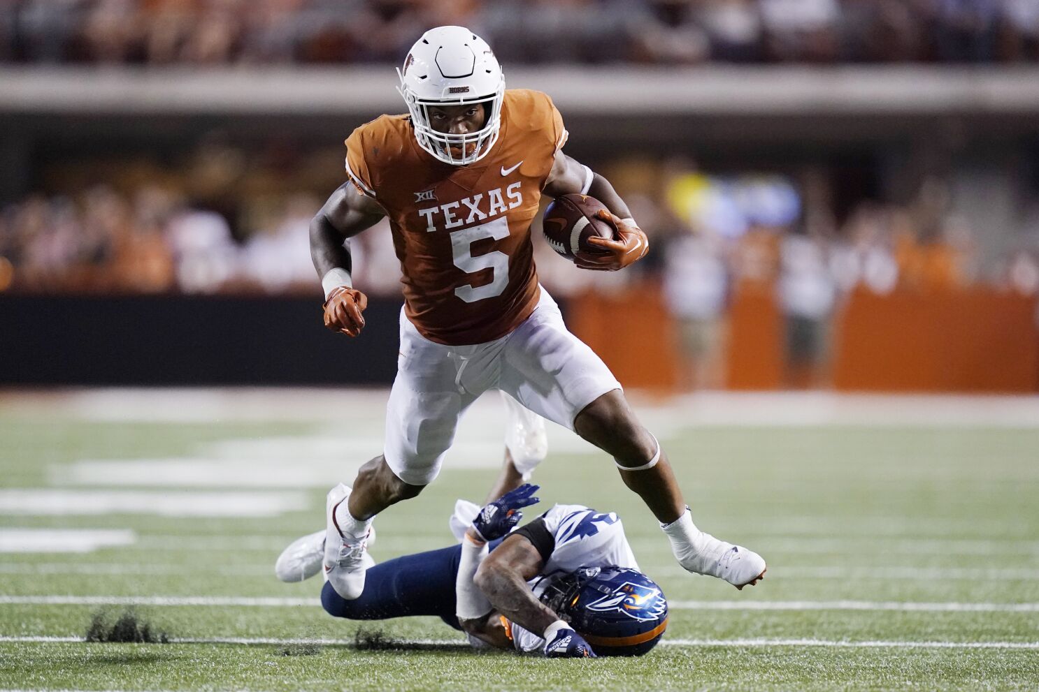 Former Texas star Robinson set to test RB value in NFL draft 