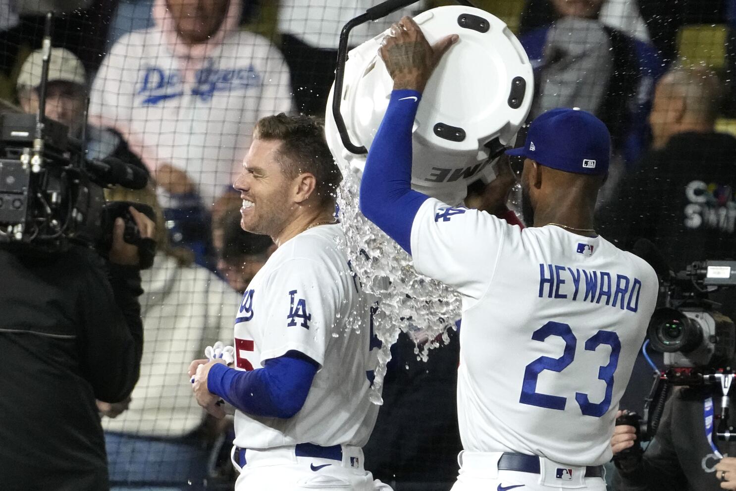 Giants edge Dodgers, 5-4