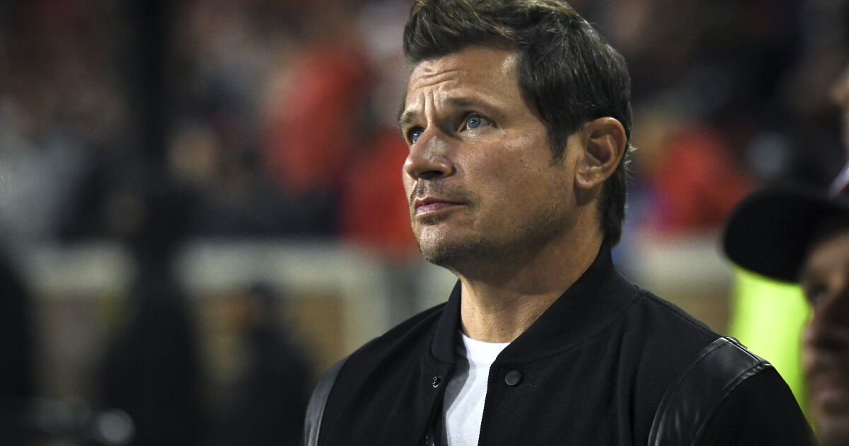 Nick Lachey ordered into anger management, 12-step program after 2022 paparazzo clash