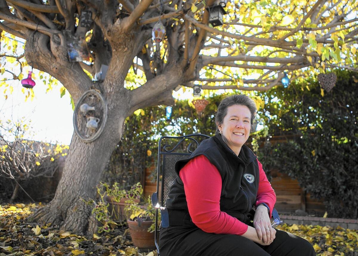 Helen Miller brought her friendly small-town sensibility from Bend, Ore., to Montana Avenue in Costa Mesa, where she safeguards neighbors’ house keys, delivers Easter baskets, serves as unofficial block captain and founded a neighborhood potluck.