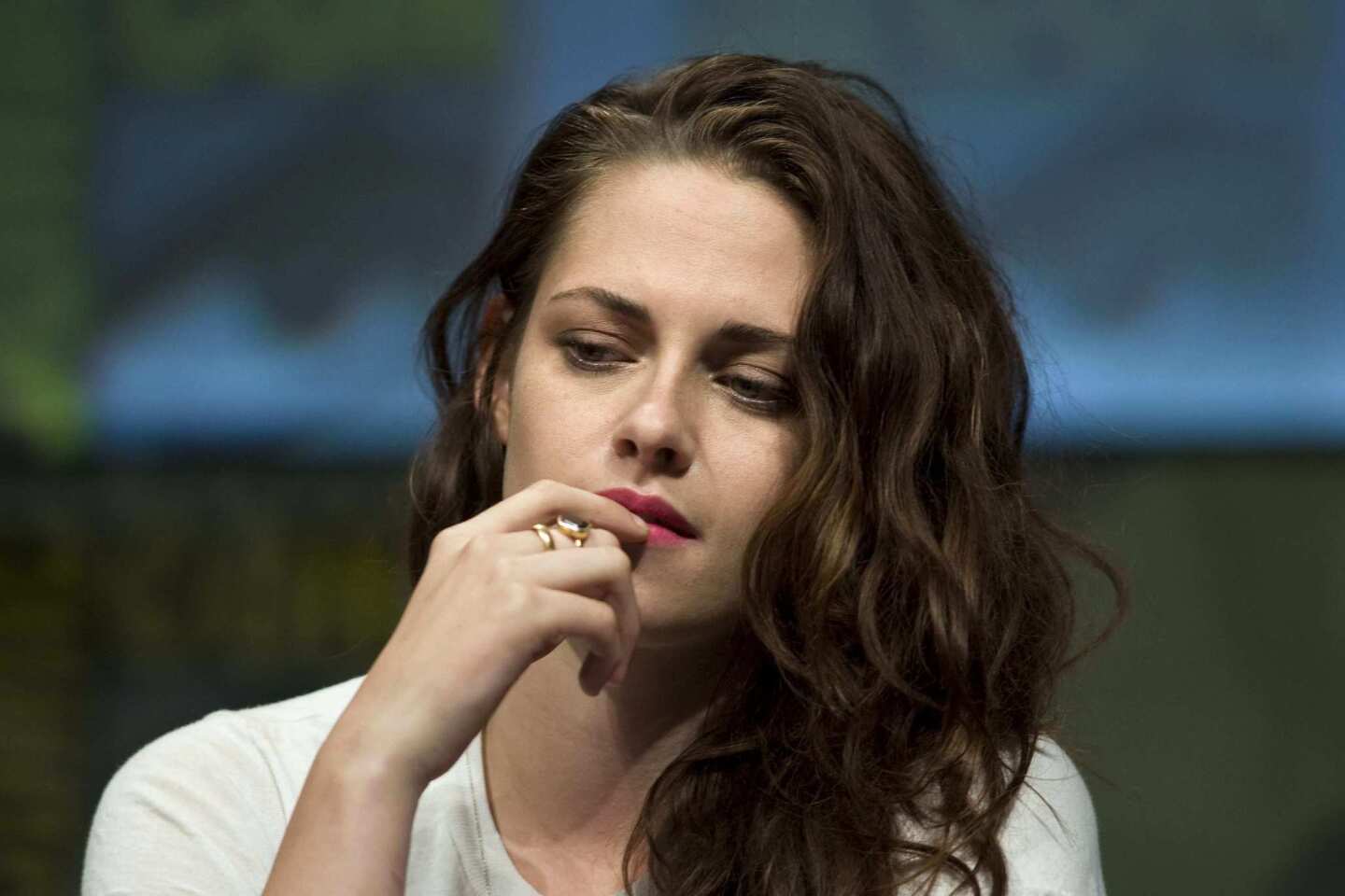 Kristen Stewart earns $500,000 for charity with 15-minute chat - Los ...