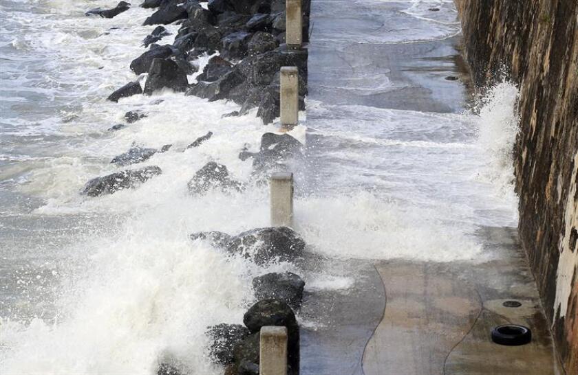 El Servicio Nacional de Meteorología (SNM) de San Juan emitió hoy un aviso de fuertes corrientes marítimas para el jueves en la mañana hasta la noche del viernes, para la costa norte-central y noroeste de la isla. EFE/Archivo