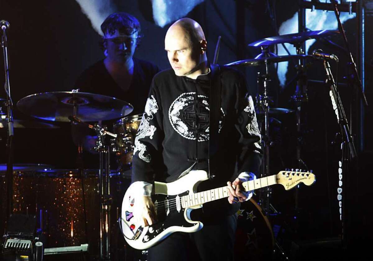 Billy Corgan announces that Smashing Pumpkins has completed the coming album "Monuments to an Elegy."