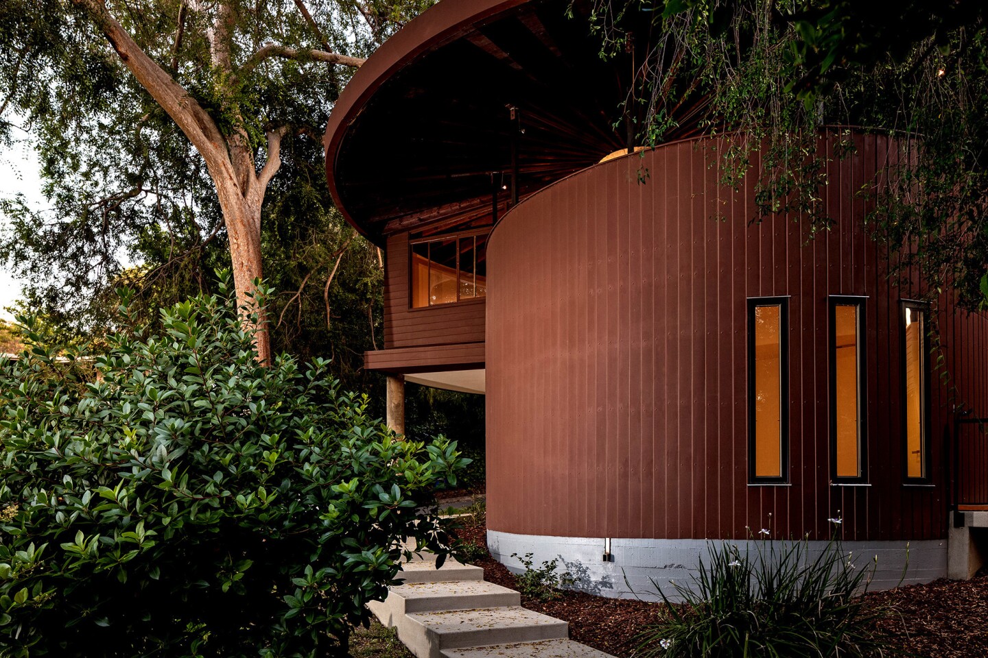 Designed by modernist architect John Lautner, the unusual residence in Sherman Oaks is distinguished by its radiating roofline and views of San Fernando Valley.