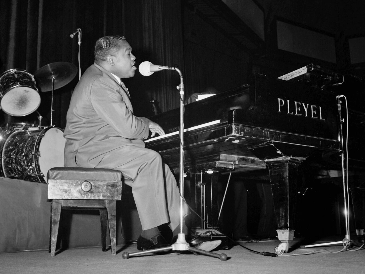 A picture taken on October 20, 1962 shows pianist and signer-songwriter Fats Domino performing on the piano at the Palais des Sports in Paris.