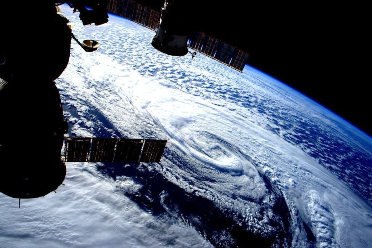 "Just joined @Tumblr from space! #Blizzard2016 inspired 1st post: Chasing Storms http://tmblr.co/ZmuJBi20aFgEL #YearInSpace"