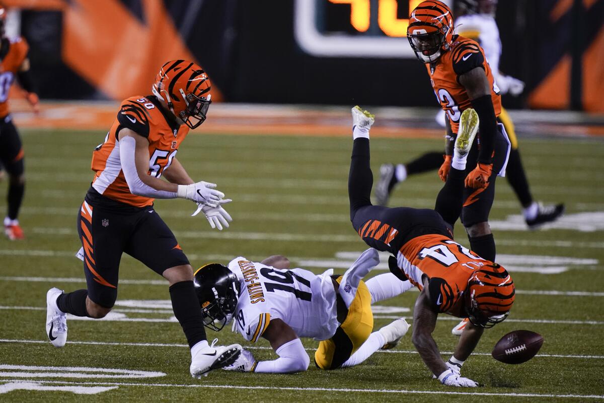 Bell's big hit sets tone as Bengals stun slumping Steelers - The San Diego  Union-Tribune