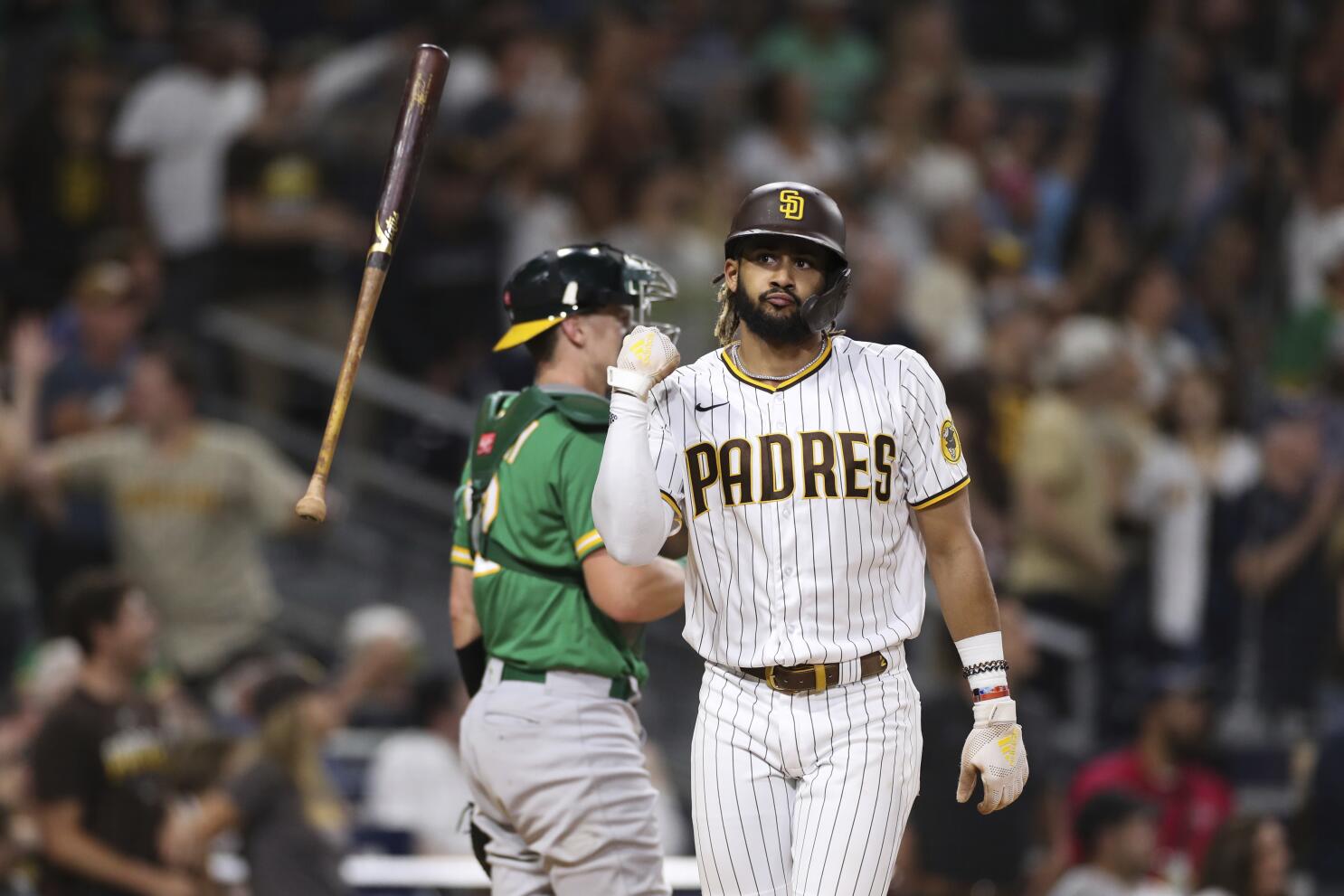 Tatis Jr. hits two-run homer, bat flips as Padres beat Diamondbacks