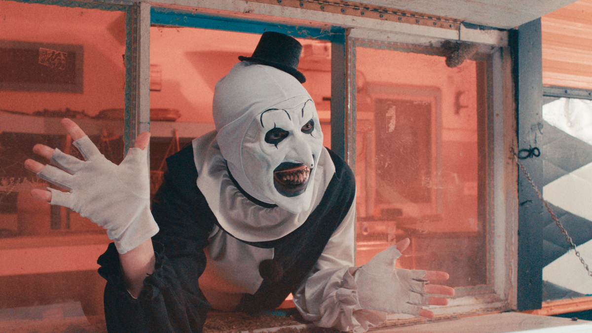 Viewers are throwing up at killer clown flick 'Terrifier 2' - Los