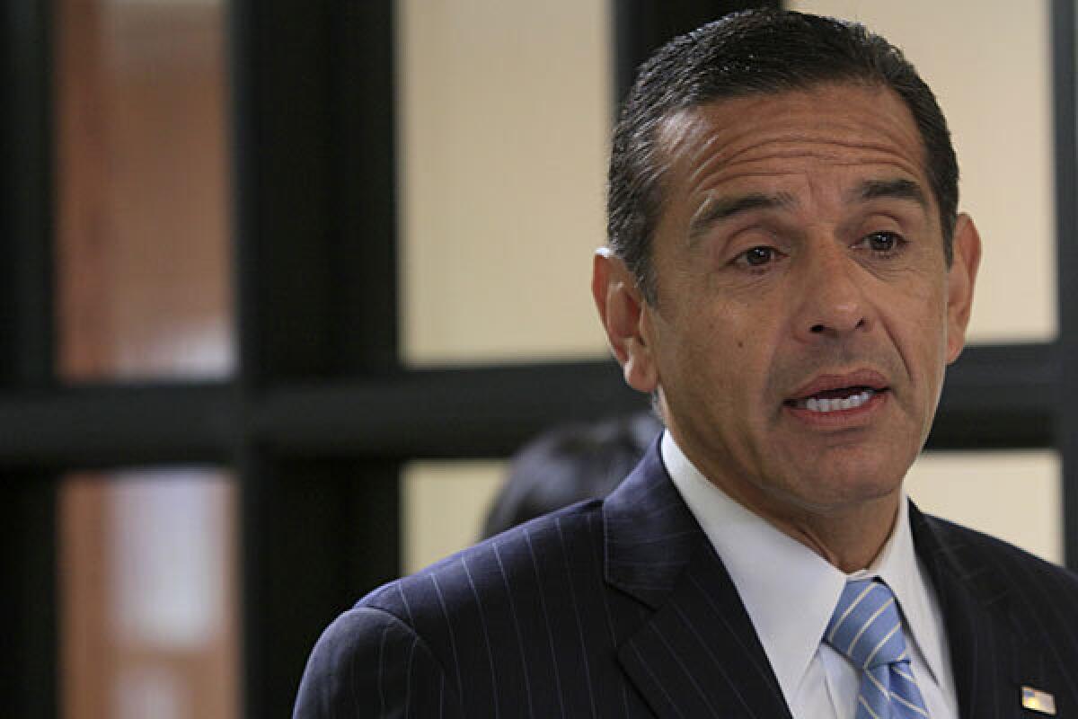 Past Mayor Antonio Villaraigosa called on the coalition to give up the 5.5% raise, but the city had no way to force such a concession.
