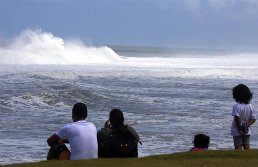El Servicio Nacional de Meteorología (SNM) de San Juan emitió hoy un aviso de fuertes corrientes marítimas desde las 18.00 (22.00 GMT) de este martes hasta 06.00 (10.00 GMT) de mañana, miércoles, para la costa norte de Puerto Rico y el noroeste Saint Thomas. EFE/Archivo
