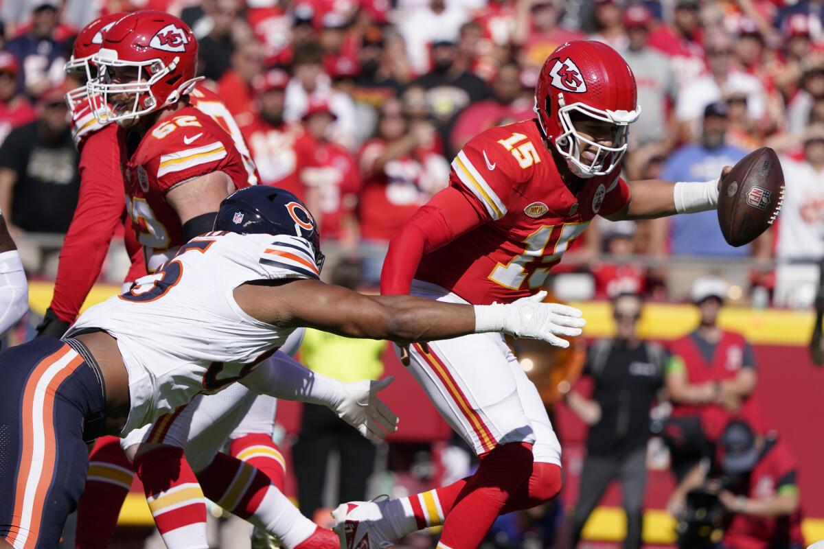 Chiefs offense gets going, galvanized by perception that officials are  picking on their right tackle - The San Diego Union-Tribune