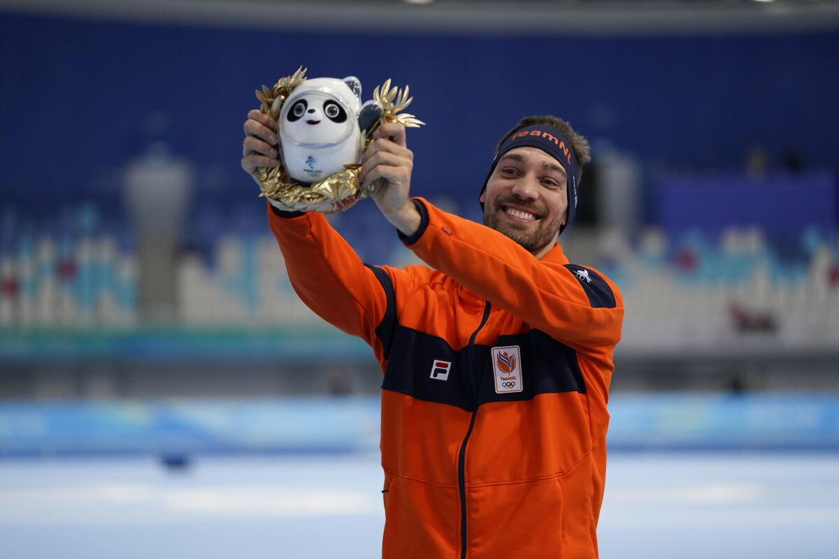 Kjeld Nuis of the Netherlands celebrates his gold medal and Olympic record during a venue ceremony for the men's speedskating 1,500-meter race at the 2022 Winter Olympics, Tuesday, Feb. 8, 2022, in Beijing. (AP Photo/Ashley Landis)