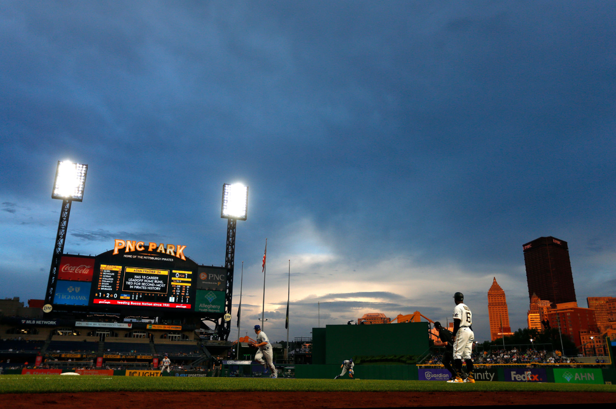 Chris Taylor fields a ground ball against the Pittsburgh Pirates on Tuesday.