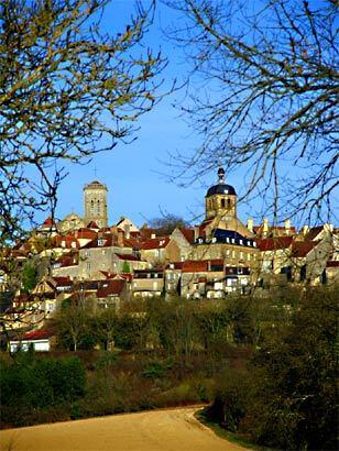 The hilltop village of Vézelay is the site of one of the most beautiful churches in France. Less well-known than Chartres, Vézelay is admired for its soaring Romanesque nave.