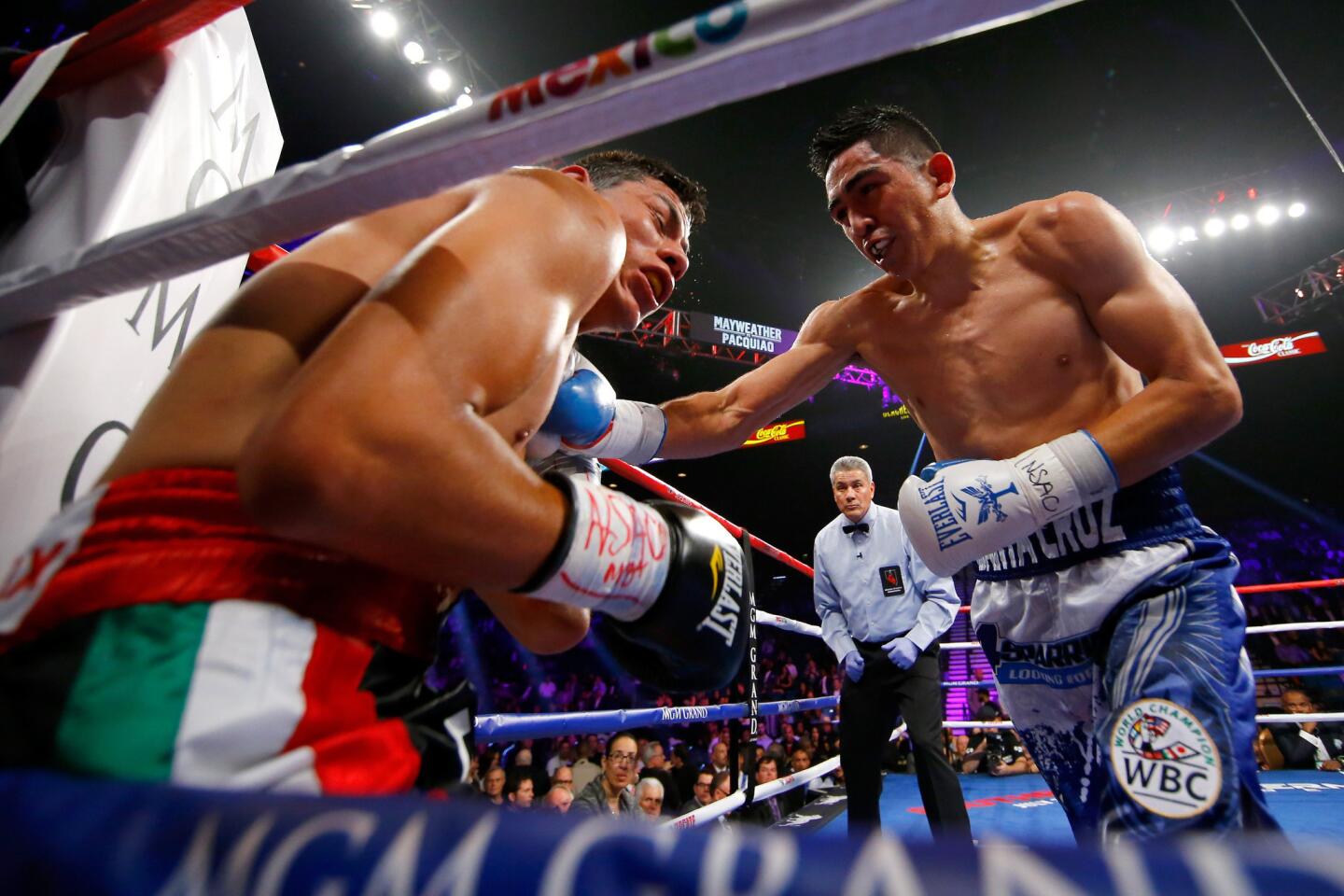 Leo Santa Cruz, right, defeated Jose Cayetano by unanimous decision in a 10-round featherweight fight in Las Vegas in May.