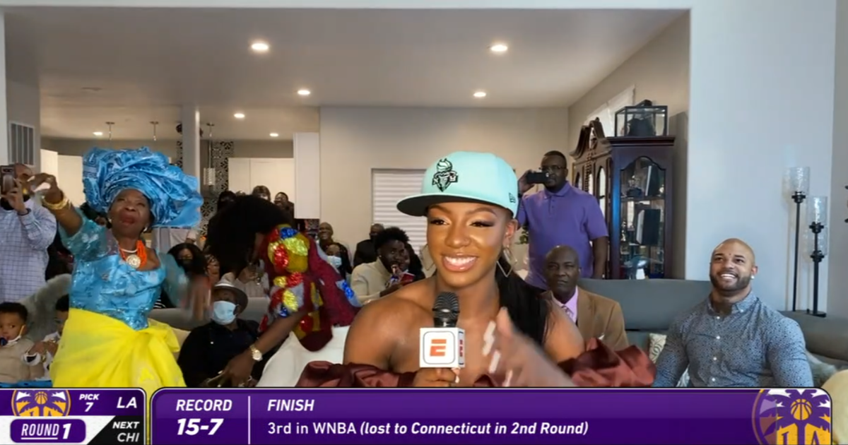 Michaela Onyenwere, grandma go viral celebrating WNBA draft - Los