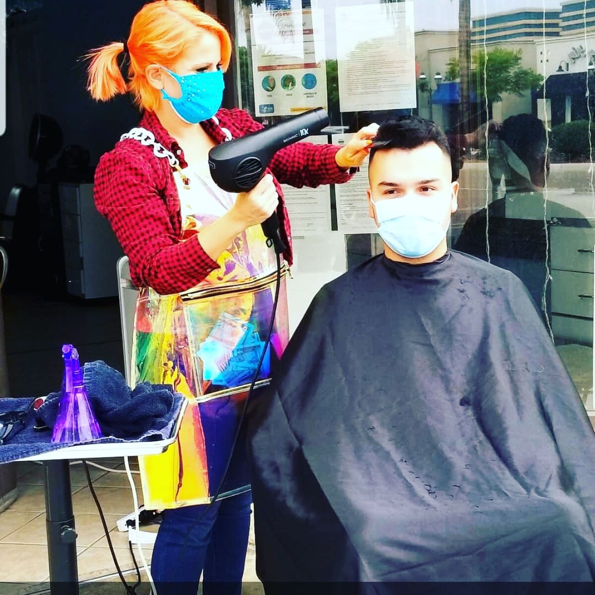 Juliana Fox cutting hair