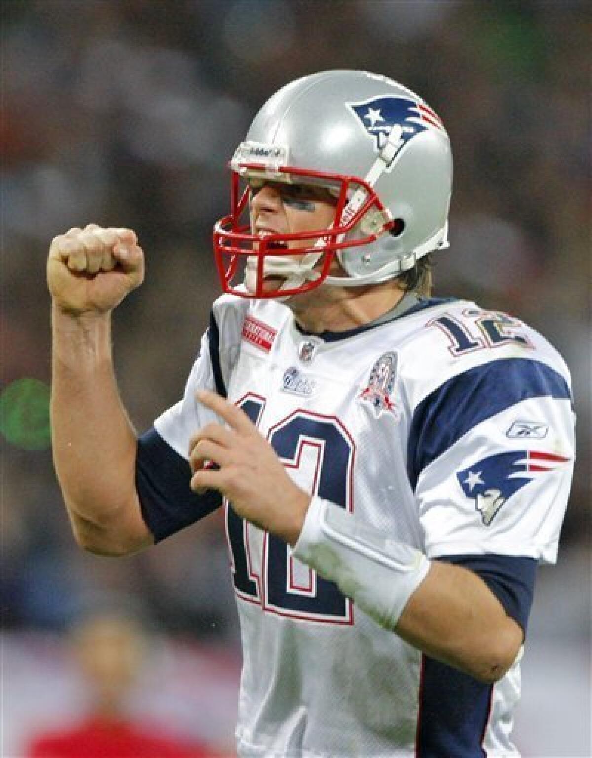 Tom Brady sets NFL record with 5 TD passes in ONE QUARTER vs. Titans in 2009  