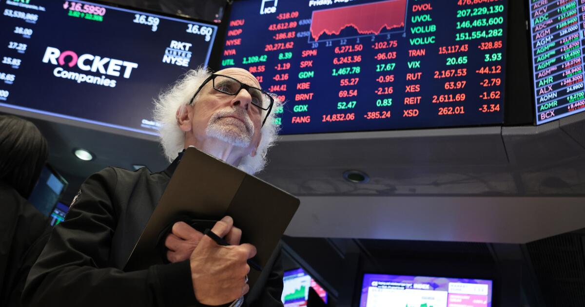 As ações caem acentuadamente à medida que os investidores procuram perdedores que serão prejudicados pela IA