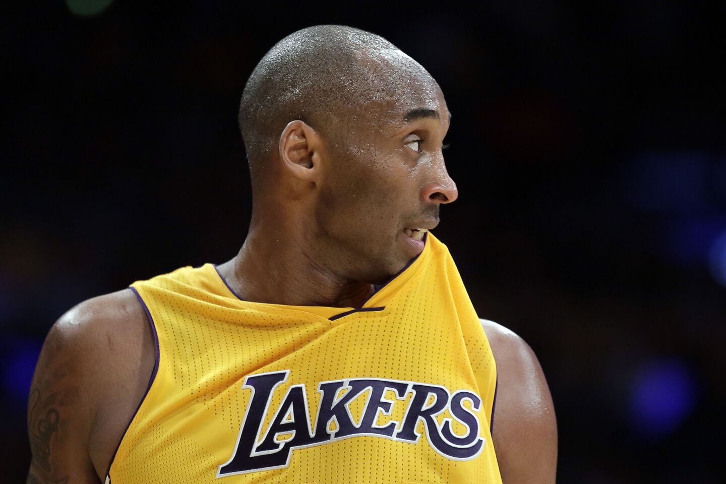 Kobe Bryants Jam Is Sweet In Lakers Loss To Rockets Los Angeles Times 