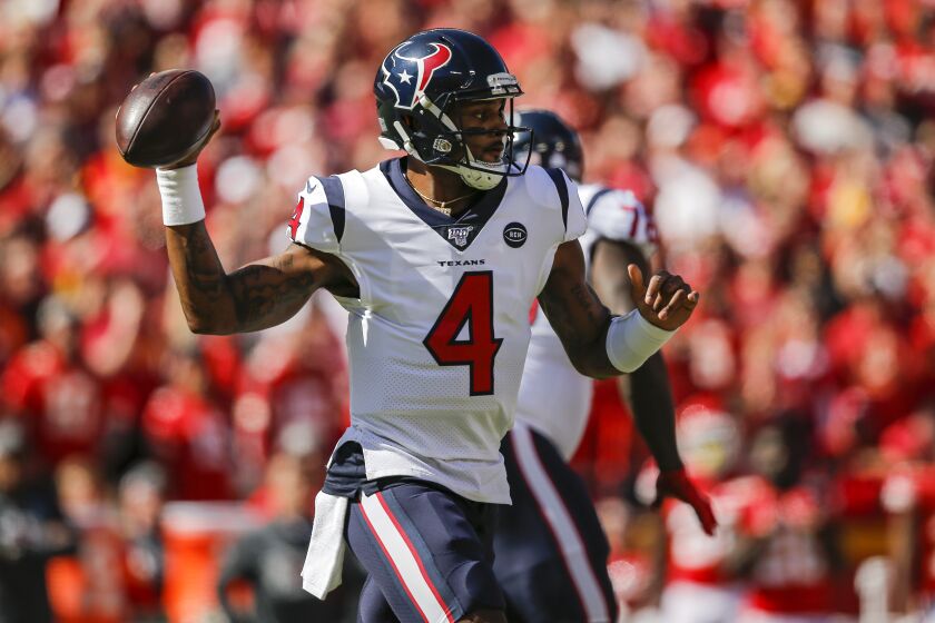 KANSAS CITY, MO - OCTOBER 13: Deshaun Watson #4 of the Houston Texans throws a completion in the first quarter against the Kansas City Chiefs at Arrowhead Stadium on October 13, 2019 in Kansas City, Missouri. (Photo by David Eulitt/Getty Images)