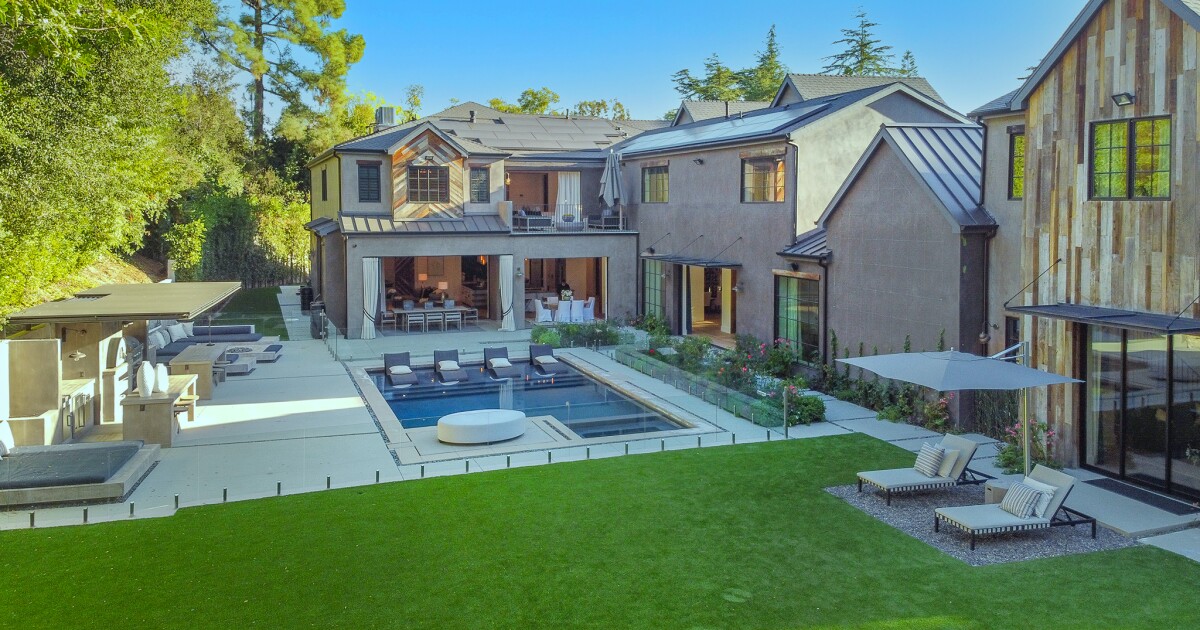 Hot Property Kelly Clarkson selling Encino mansion Los Angeles Times