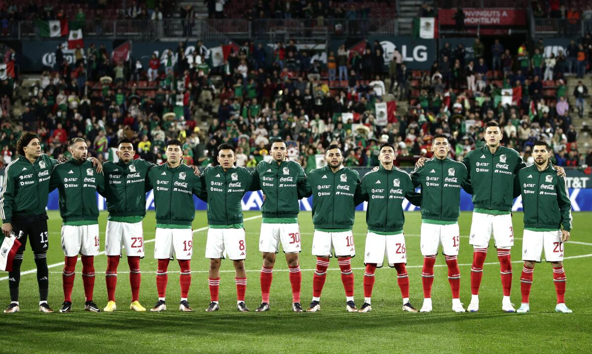 Los titulares de México previo al partido amistoso contra Suecia en Girona, España, 