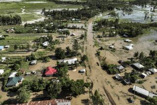 Una vista aérea muestra una zona inundada en el poblado de Ombaka, Kisumu, en Kenia, el miércoles 17 de abril de 2024. Intensas lluvias sobre varias zonas de Kenia provocaron la muerte de 13 personas y desplazaron a unas 15.000, según Naciones Unidas. (AP Foto/Brian Ongoro)