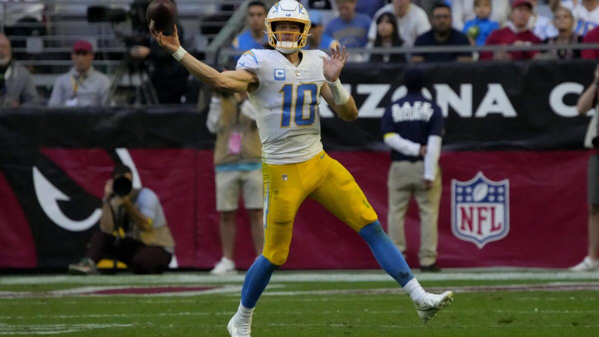 Herbert rallies Chargers to 25-24 win over Cardinals - Seattle Sports