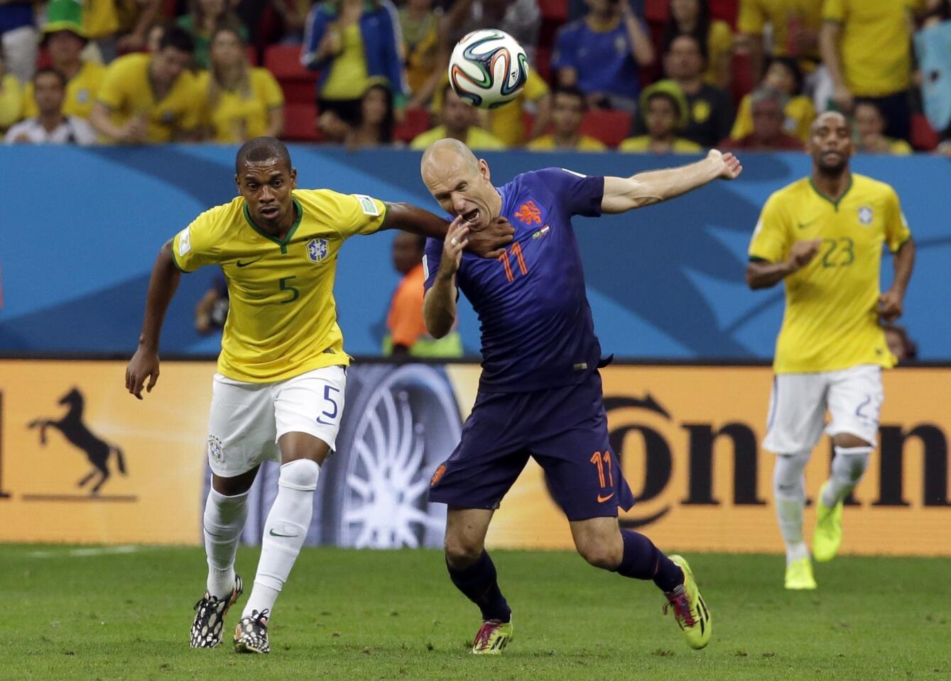 Fernandinho, Arjen Robben