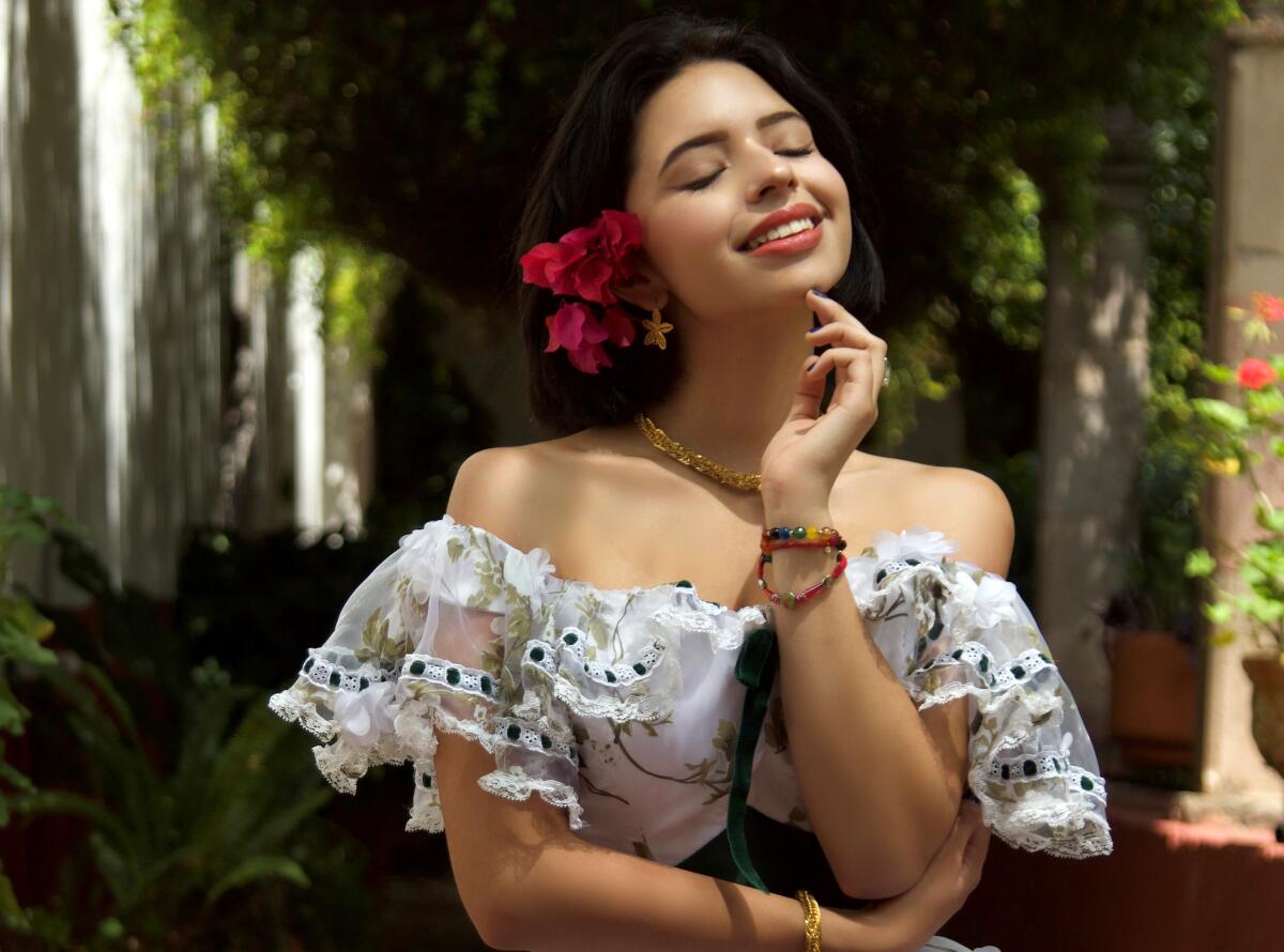 Ángela Aguilar llega con dos nominaciones y estará actuando en la ceremonia de la vigésimo tercera entrega del Latin Grammy.