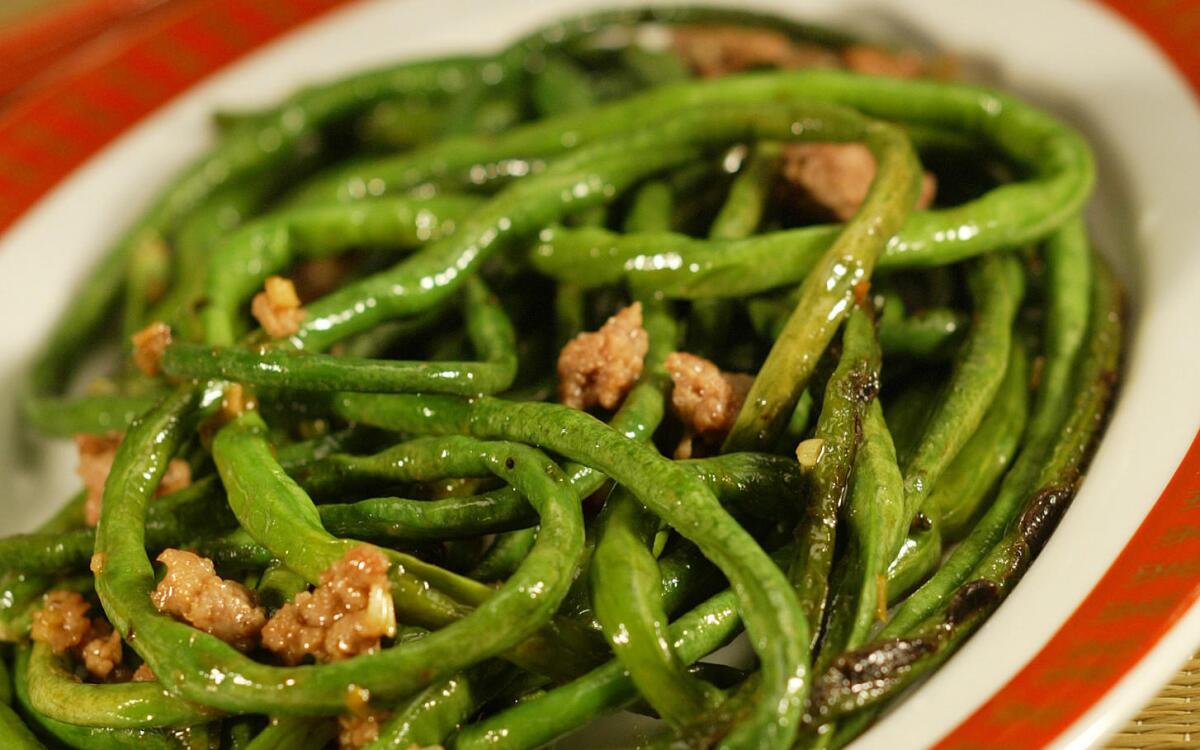 Dry-fried Sichuan string beans