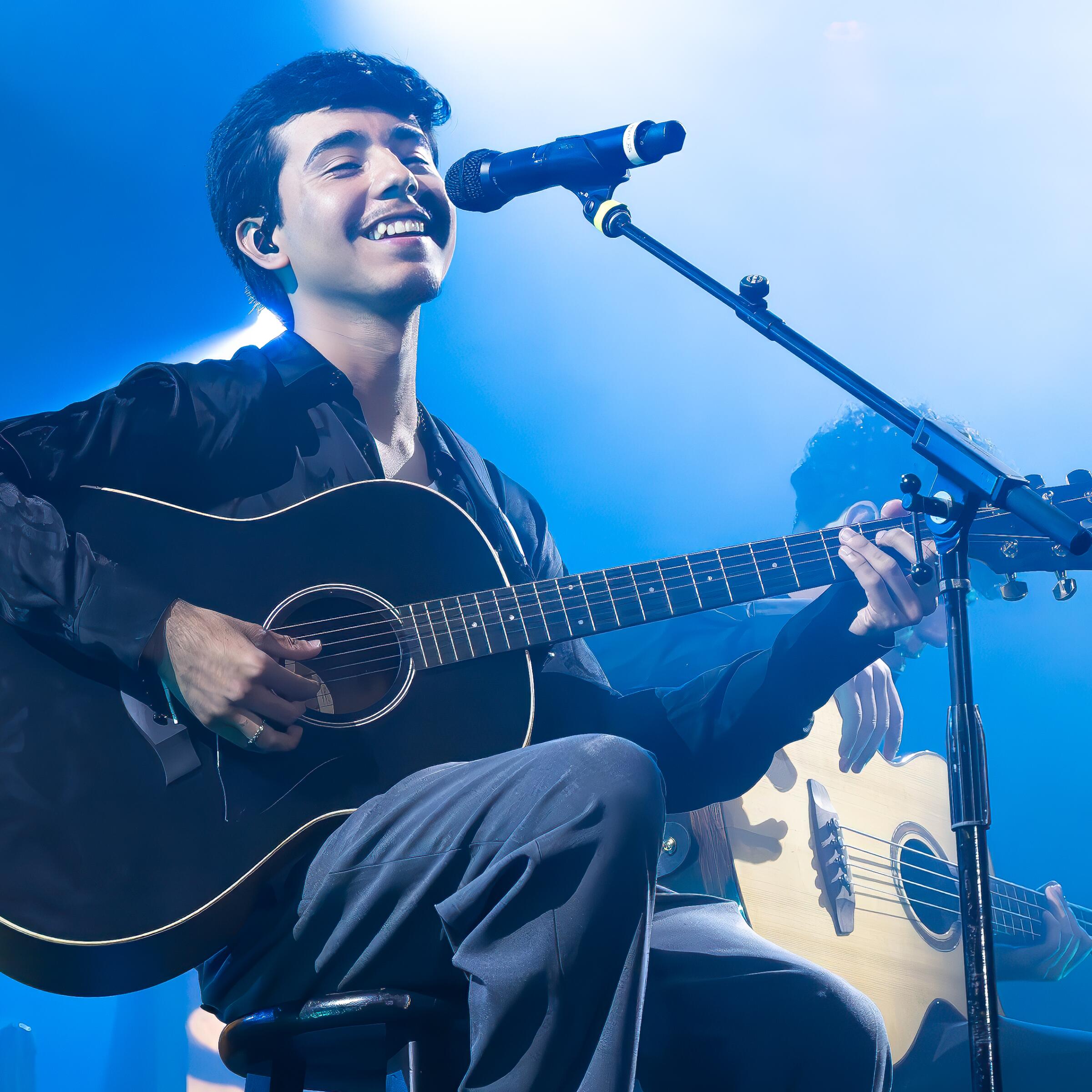Ivan Cornejo announces new tour ahead of 'Mirada' album release Los