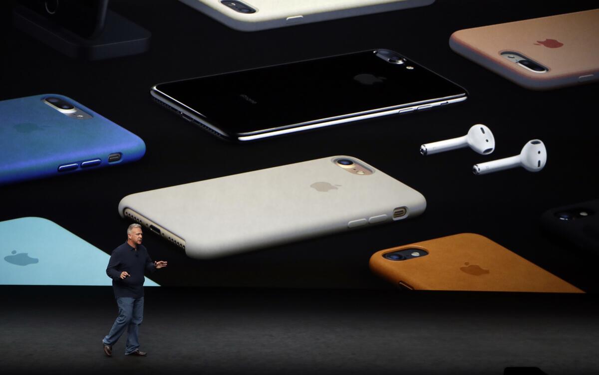 Phil Schiller, senior vicepresidente de marketing de Apple, presentó el esperado dispositivo.