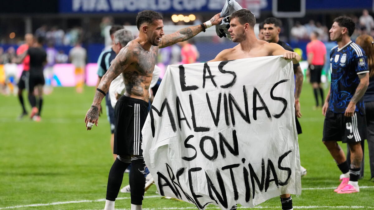 Image accompanying Los Angeles Times coverage of the FIFA disciplinary proceedings against the Argentine national team.