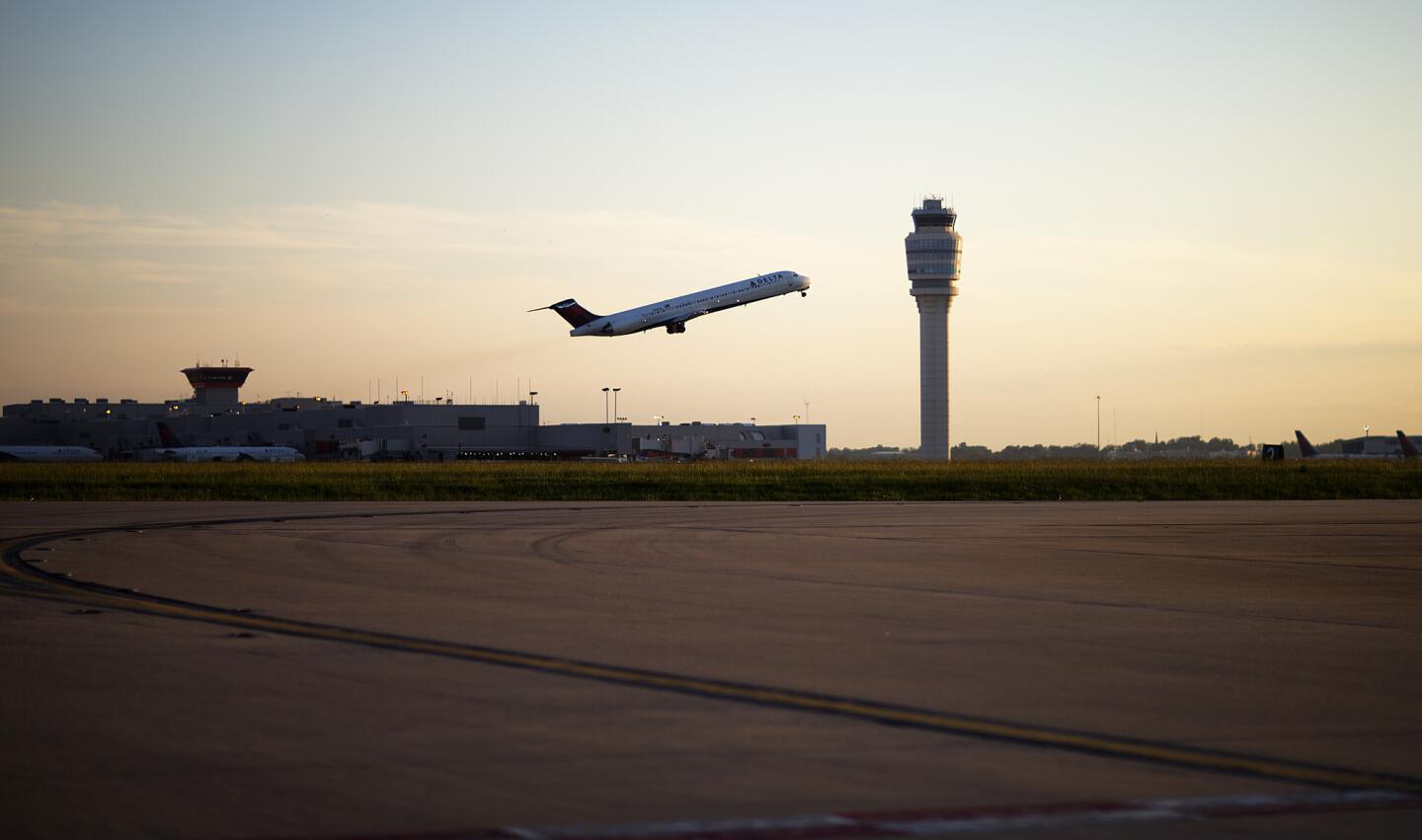 Hartsfield-Jackson Atlanta International Airport was the world's busiest airport for passenger traffic in 2014, a report says.