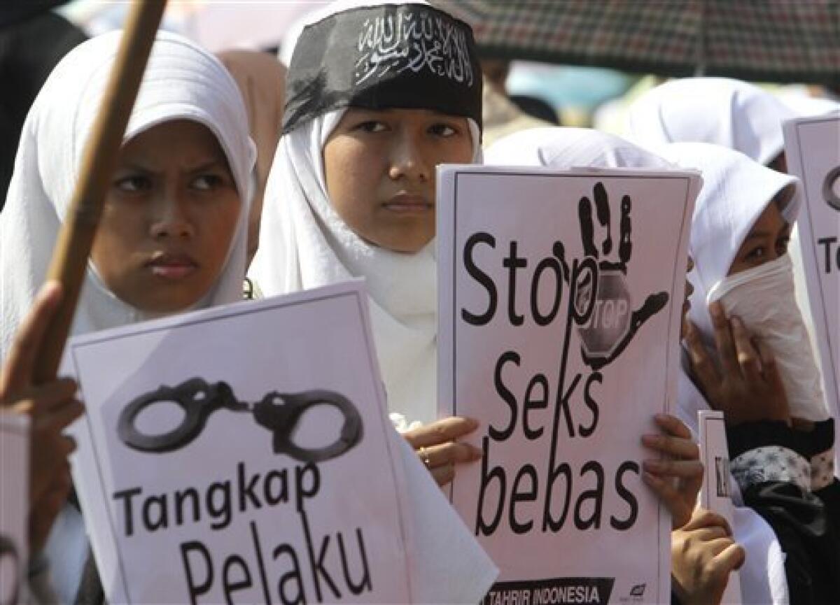 Indonesian pop star detained over sex-tape scandal - The San Diego  Union-Tribune