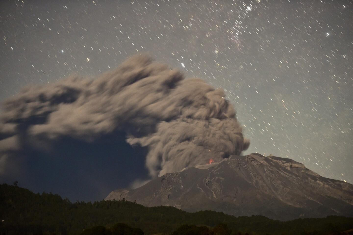 Calbuco volcano erupts