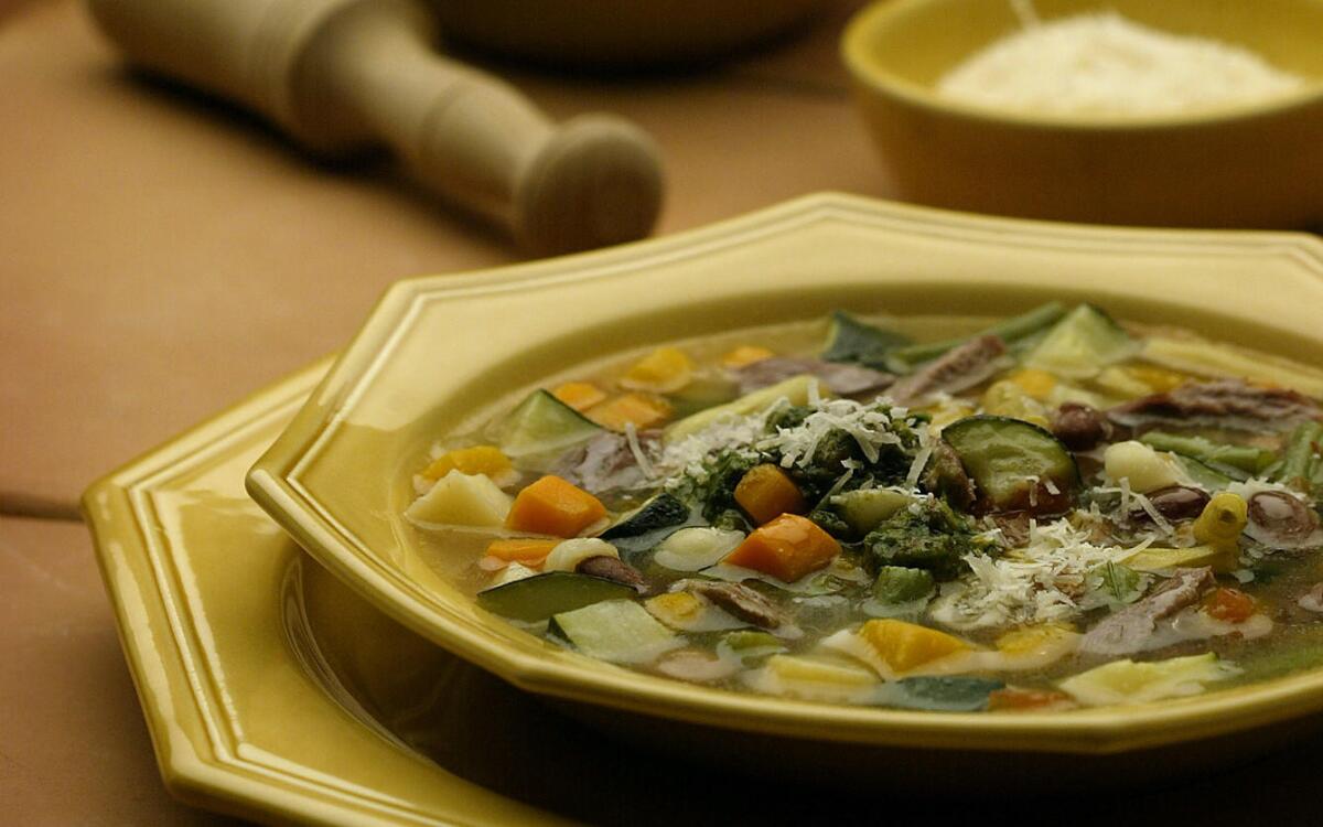 Soupe au pistou (vegetable soup with garlic and basil)